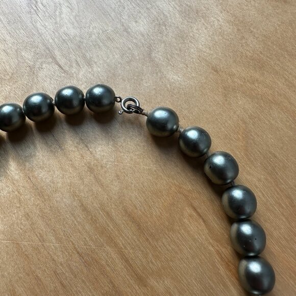 Vtg Grey Bead Necklace, Gunmetal, Sz S - Picture 3 of 3